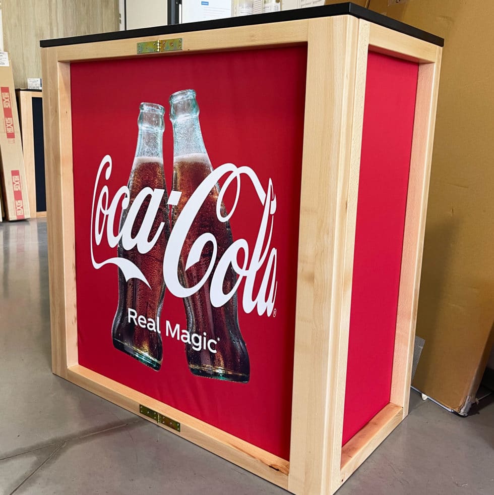 Comptoir bois coca cola - Adéquat Expo